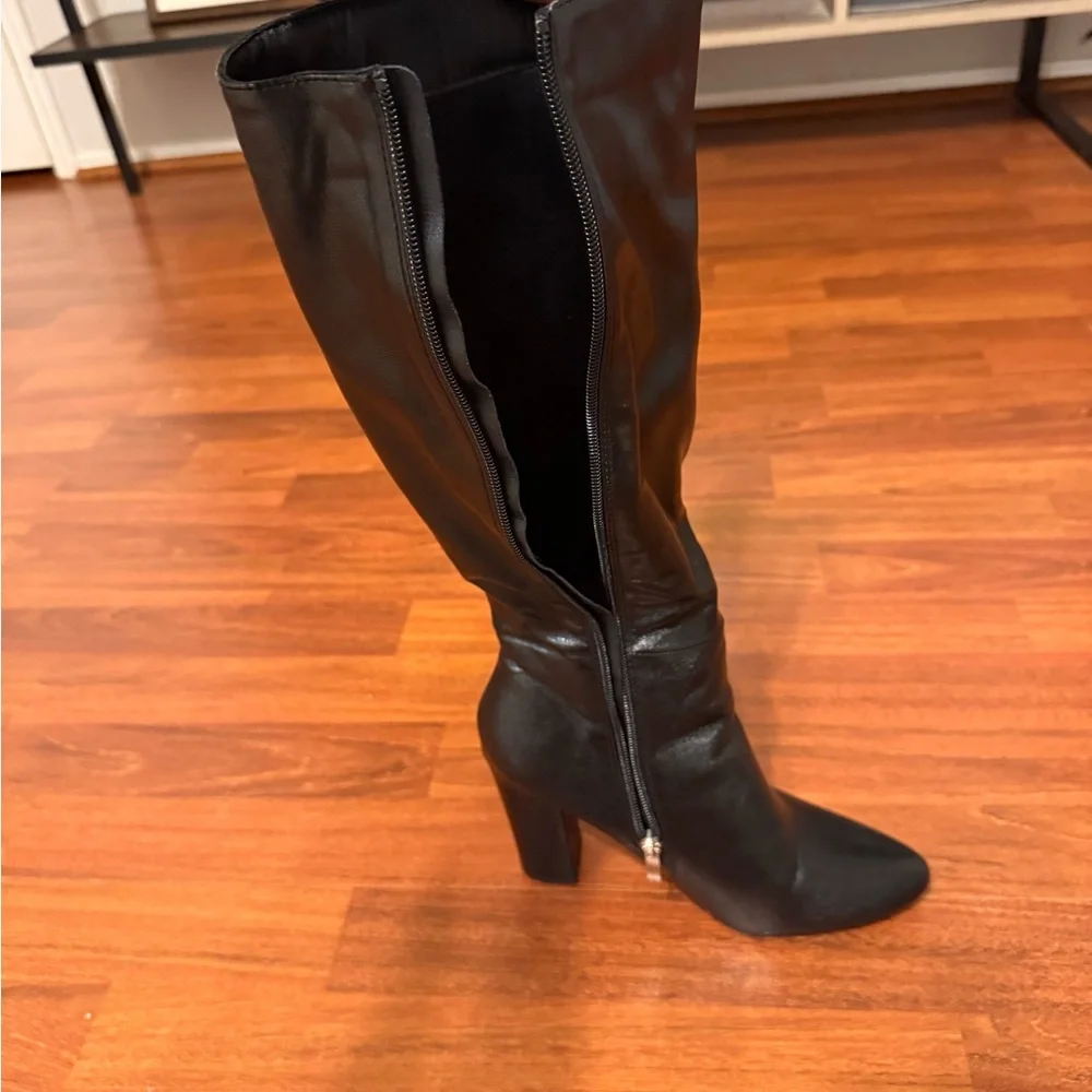 Women's Black Knee-High Block Heel Boots - Picture 6 of 11